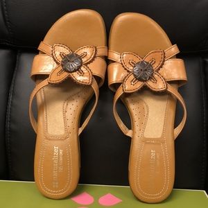 NATURALIZER sandals